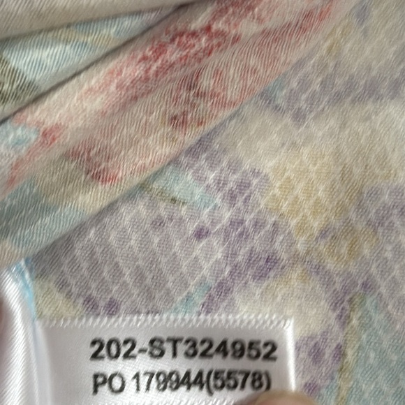 (P) Tommy Bahama Tropical Floral Men's Shirt
100% Silk, Size L, New - Picture 12 of 16